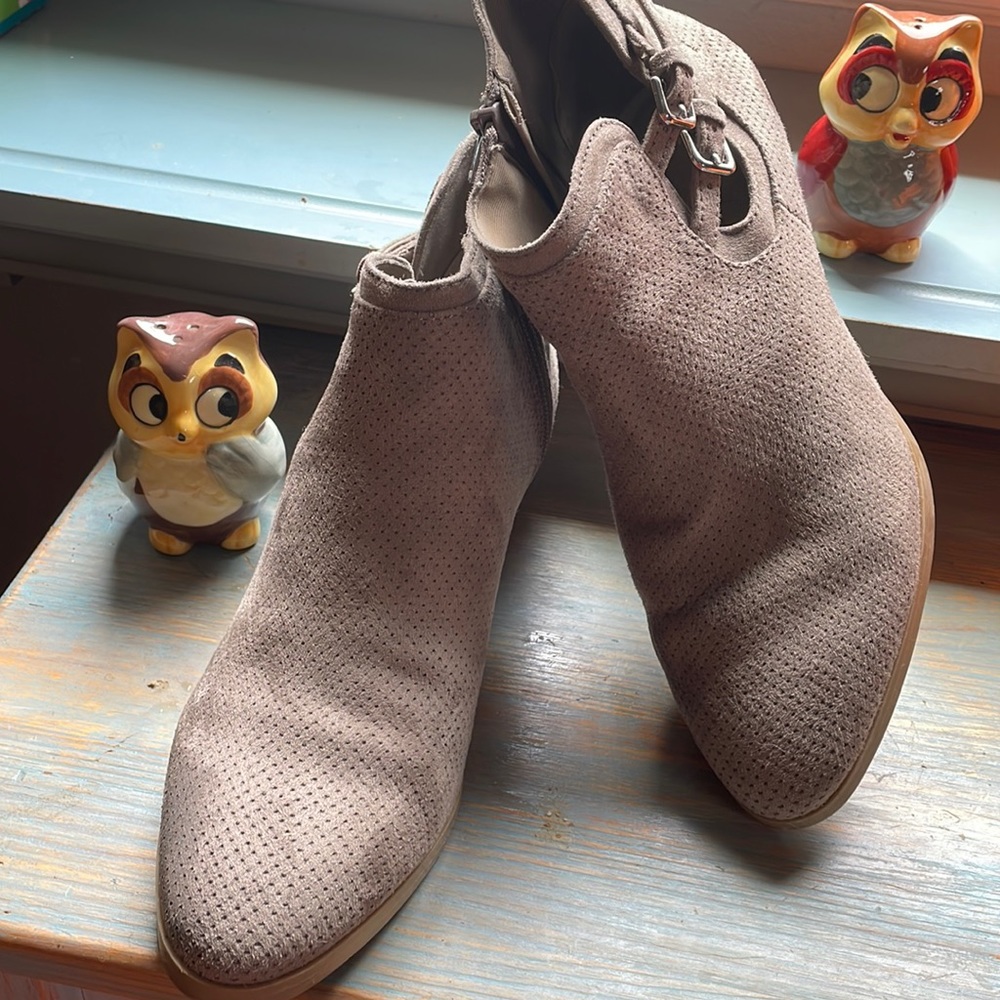 Short Tan Boots, perforated suede, inside zip, side buckle, lightweight summer